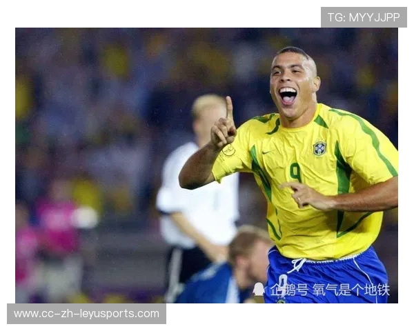 中场大师复刻马拉多纳式带球,全场掌声雷动 中场大师复刻马拉多纳式带球,全场掌声雷动