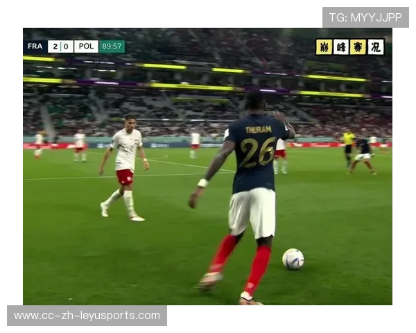 姆巴佩反击中助攻队友轻松收割进球